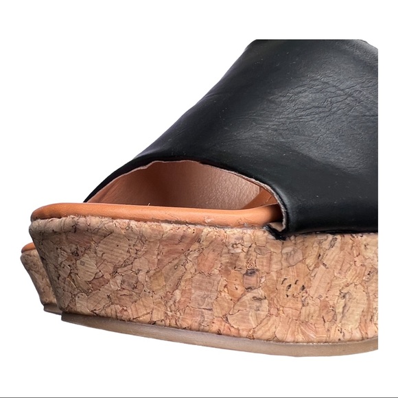Madden Girl
Nuriel Cork Wedges  
Black
4-1/2" Cork Wedge Heel - Picture 15 of 16